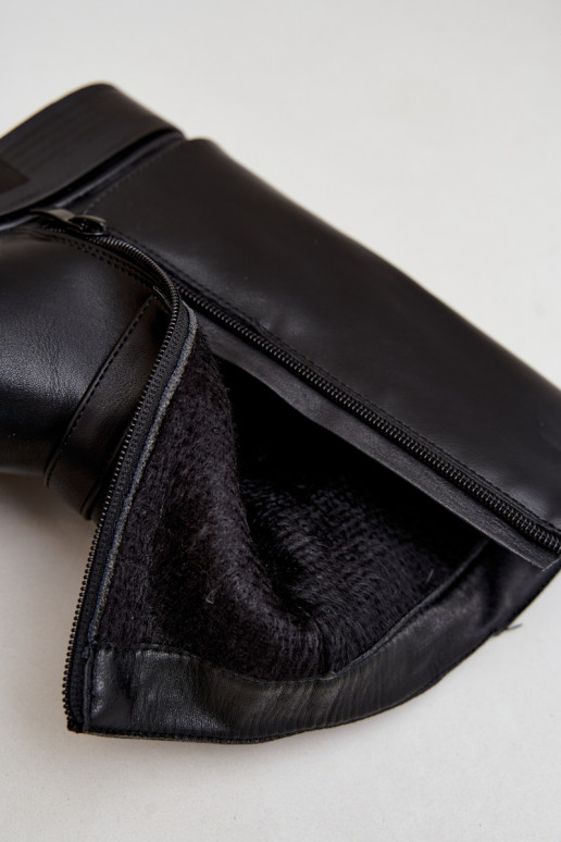 Botins isolados femininos com fivelas na cor preta Corley