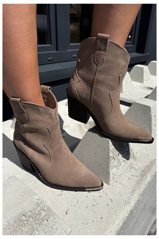 Botas isoladas de camurça khaki de estilo cowboy com saltos Pelsa