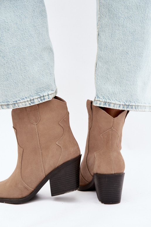 Botas isoladas de camurça khaki de estilo cowboy com saltos Pelsa