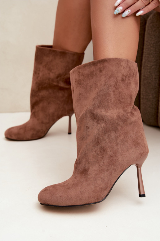 Botins castanhos com saltos finos Slouchy Penrose