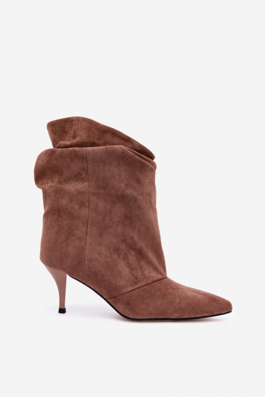 Botins castanhos slip-on com saltos finos Slouchy Yesenia