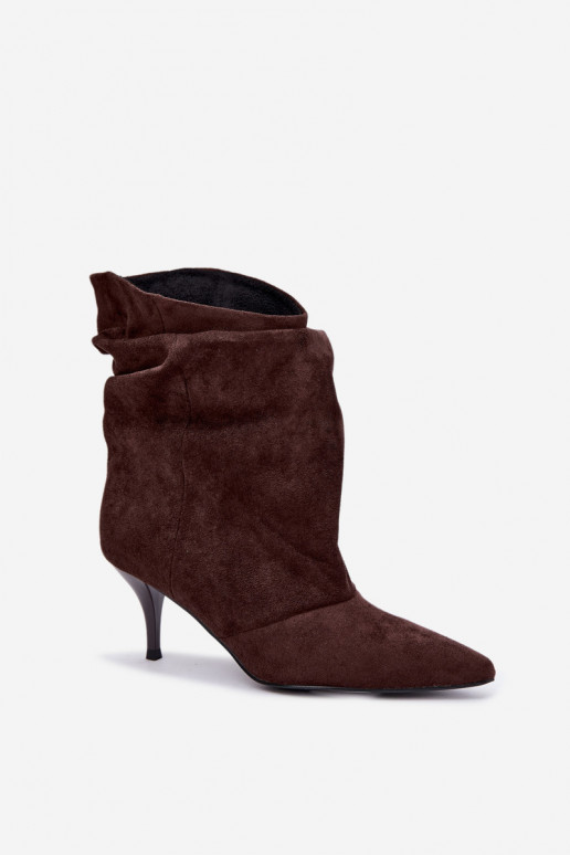 Botins de cor chocolate slip-on com saltos finos Slouchy Yesenia