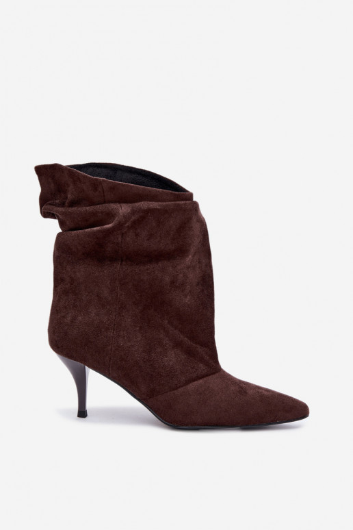 Botins de cor chocolate slip-on com saltos finos Slouchy Yesenia