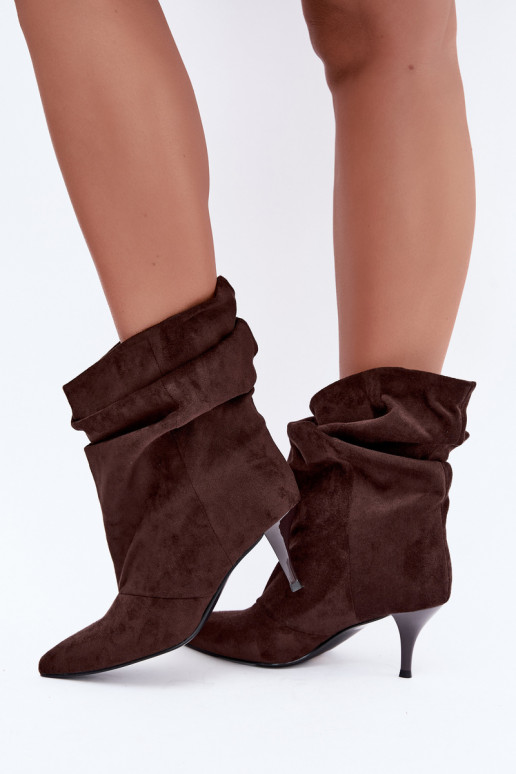 Botins de cor chocolate slip-on com saltos finos Slouchy Yesenia