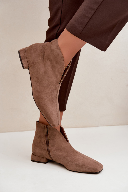 Botins de cor areia baixos Cut Out com saltos largos Canella