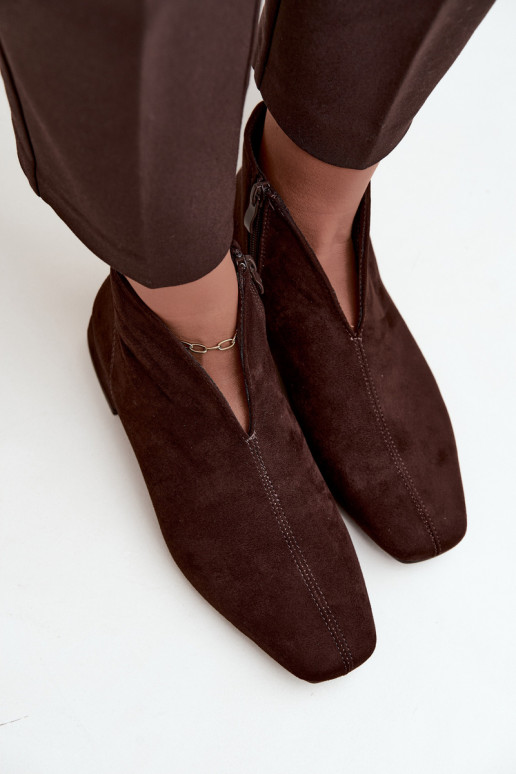 Botins de cor chocolate baixos Cut Out com saltos largos Canella