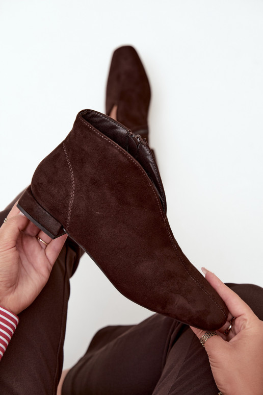 Botins de cor chocolate baixos Cut Out com saltos largos Canella