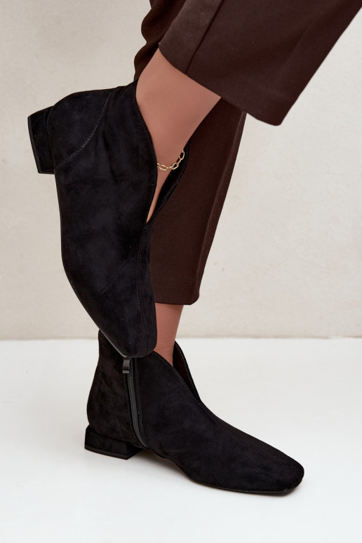 Botins pretos baixos Cut Out com saltos largos Canella