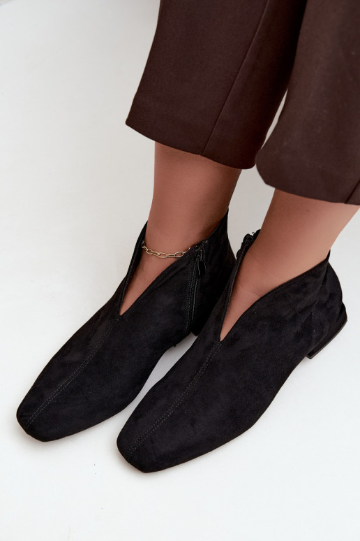 Botins pretos baixos Cut Out com saltos largos Canella