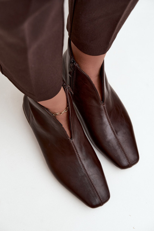 Botins castanhos escuros baixos Cut Out com saltos largos em couro sintético Canella