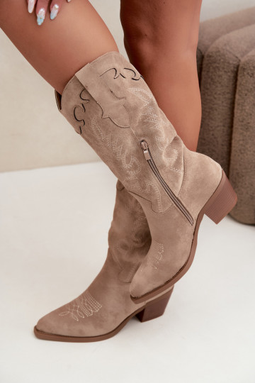 Botas de camurça sintética cor areia estilo cowboy com saltos Jarissa