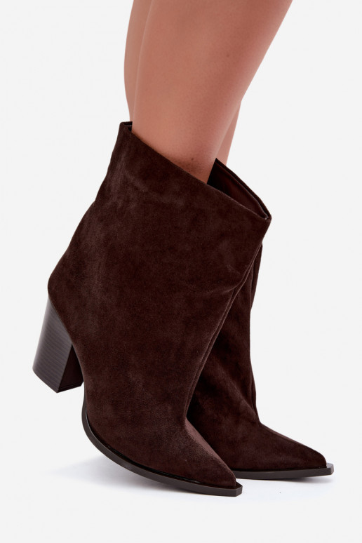 Botins femininos com bico fino na cor chocolate Hileta
