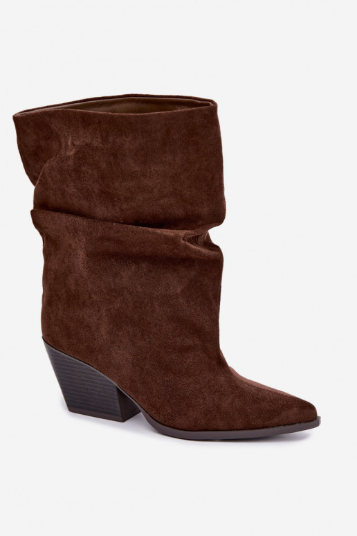 Botins castanhos enrugados slip-on em salto bloco Cazela