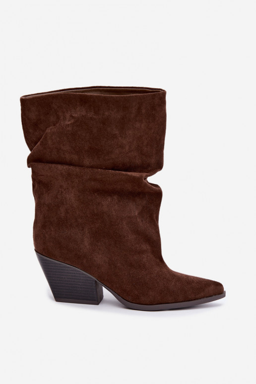 Botins castanhos enrugados slip-on em salto bloco Cazela