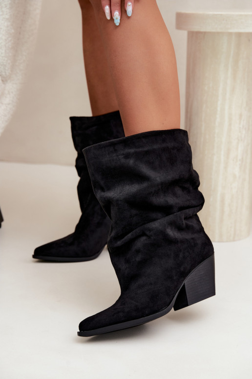 Botins pretos enrugados slip-on em salto bloco Cazela