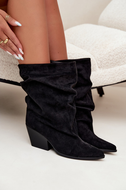 Botins pretos enrugados slip-on em salto bloco Cazela