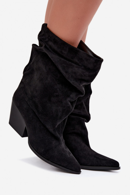 Botins pretos enrugados slip-on em salto bloco Cazela