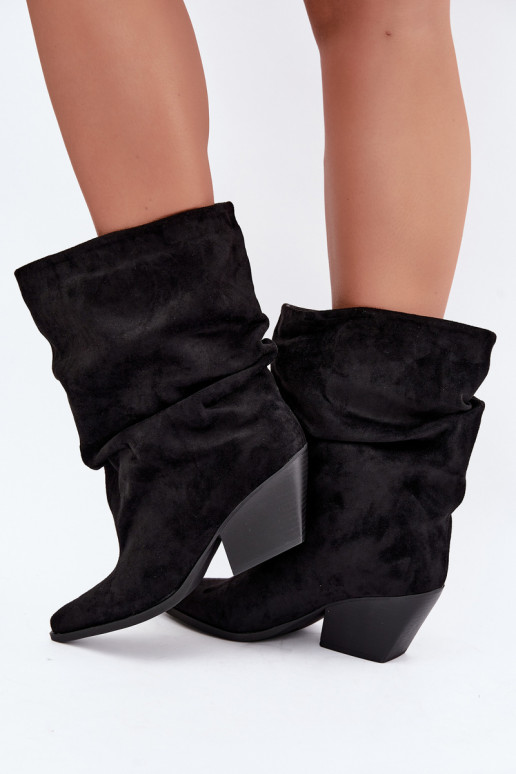 Botins pretos enrugados slip-on em salto bloco Cazela