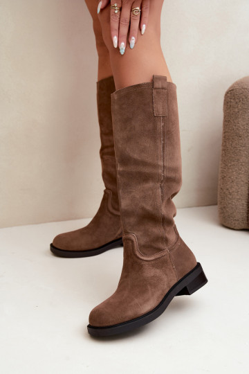 Botas castanhas de camurça isoladas Ashmere 2