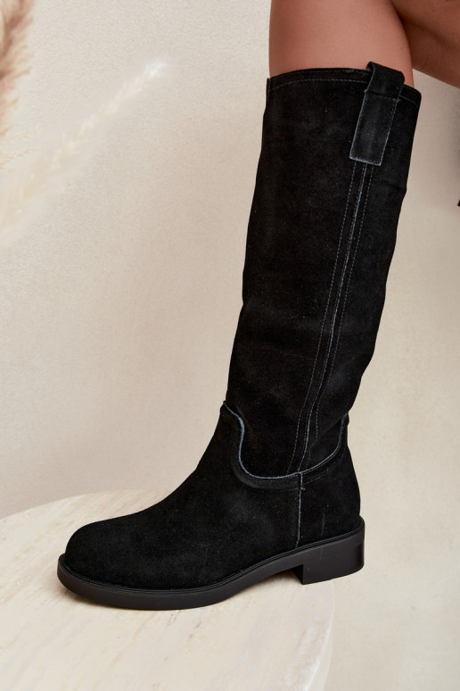Botas pretas de camurça isoladas Ashmere