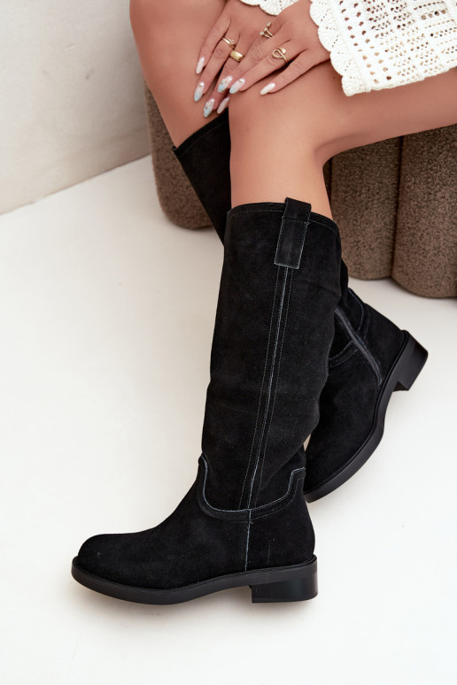 Botas pretas de camurça isoladas Ashmere