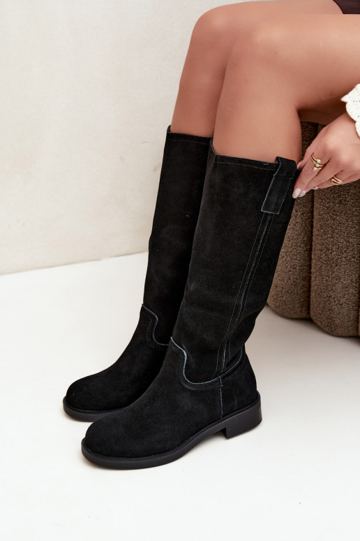 Botas pretas de camurça isoladas Ashmere