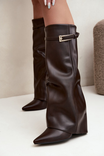 Botas de camurça cor chocolate com saltos e fivelas Amrie 2