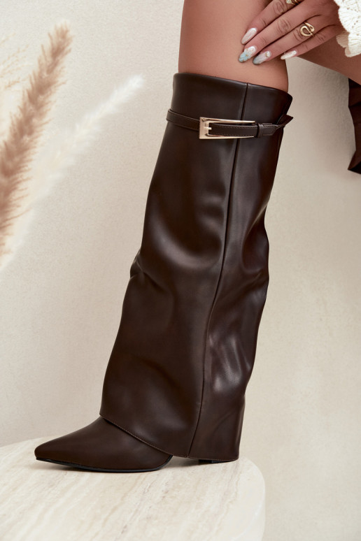 Botas de camurça cor chocolate com saltos e fivelas Amrie