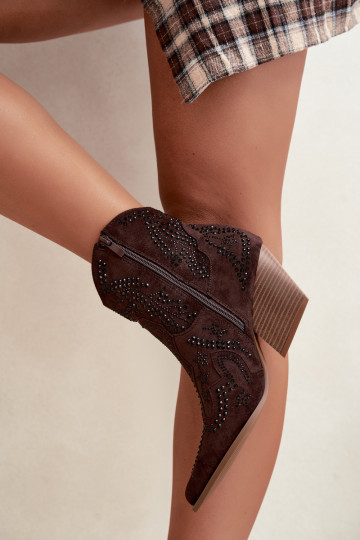 Botins de estilo cowboy em preto com enfeites na cor chocolate Selden