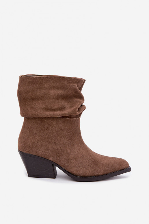 Botins de camurça natural com rugas e saltos na cor castanha Merrin