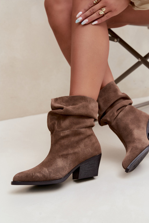 Botins de camurça natural com rugas e saltos na cor castanha Merrin