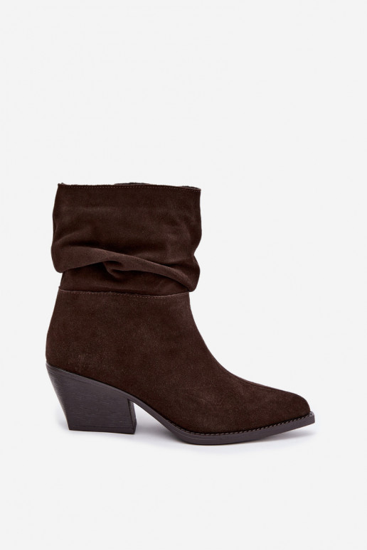 Botins de camurça natural com rugas e saltos na cor chocolate Merrin