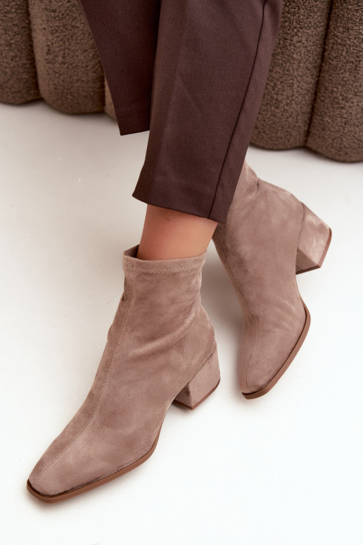 Botins femininos com salto tipo Klocek na cor caqui Rosley