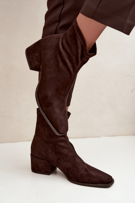 Botins femininos com salto tipo Klocek na cor chocolate Rosley