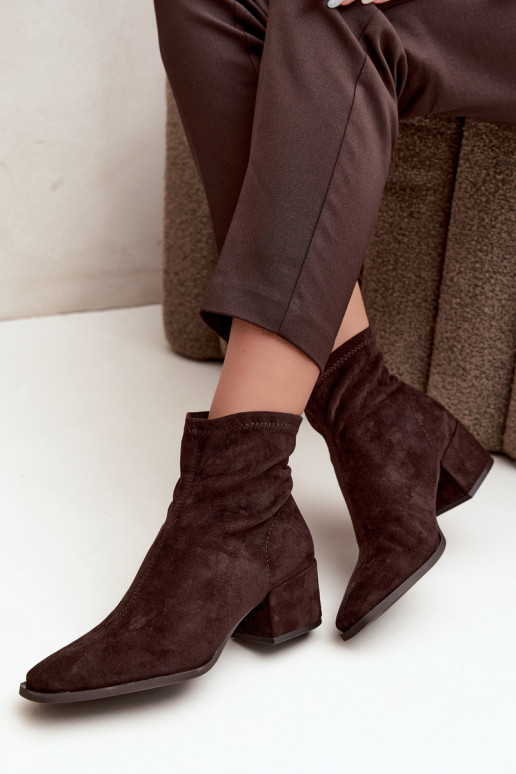 Botins femininos com salto tipo Klocek na cor chocolate Rosley