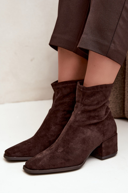 Botins femininos com salto tipo Klocek na cor chocolate Rosley