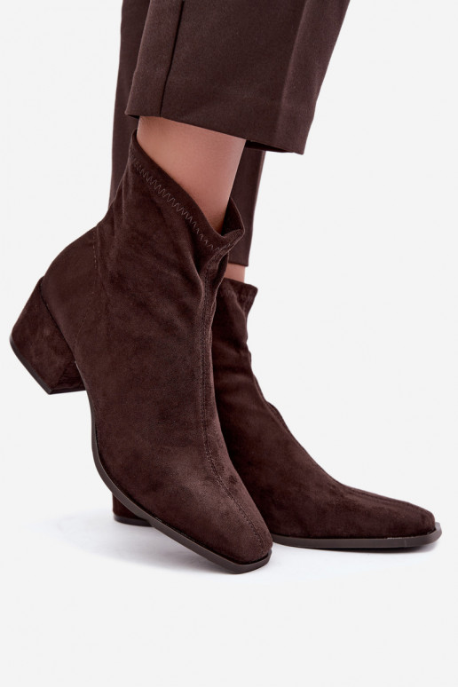 Botins femininos com salto tipo Klocek na cor chocolate Rosley