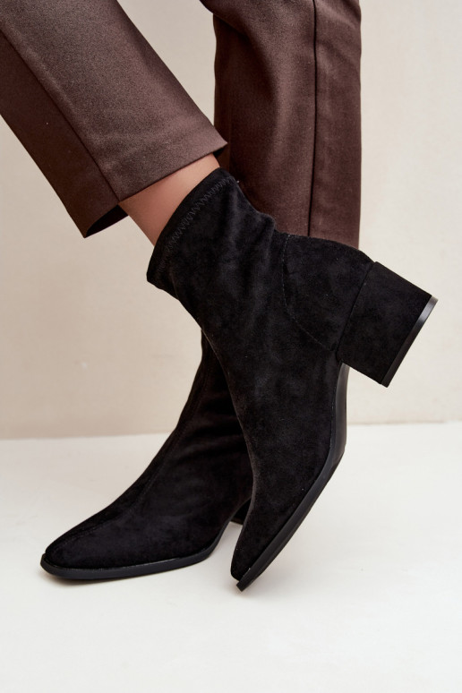 Botins femininos com salto tipo Klocek na cor preta Rosley