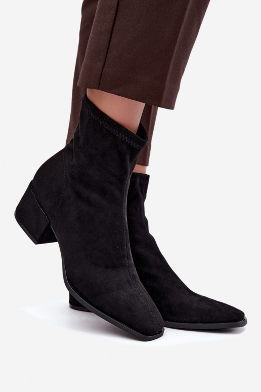 Botins femininos com salto tipo Klocek na cor preta Rosley
