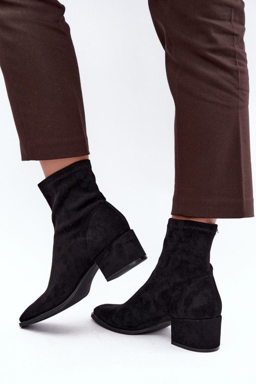 Botins femininos com salto tipo Klocek na cor preta Rosley