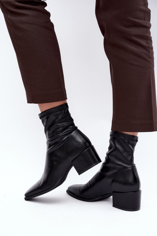 Botins femininos com salto tipo Klocek em couro sintético na cor preta Rosley