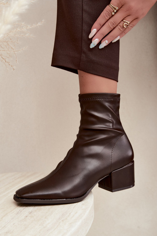 Botins femininos com salto tipo Klocek em couro sintético na cor chocolate Rosley