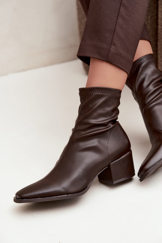 Botins femininos com salto tipo Klocek em couro sintético na cor chocolate Rosley