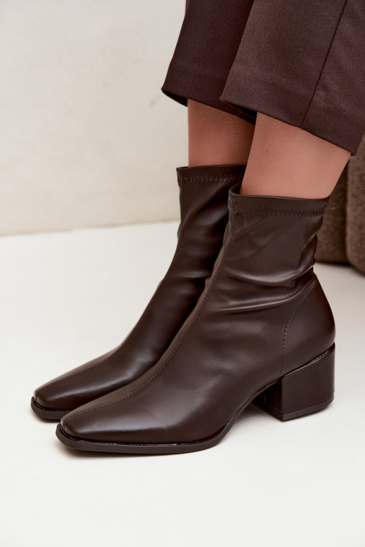 Botins femininos com salto tipo Klocek em couro sintético na cor chocolate Rosley