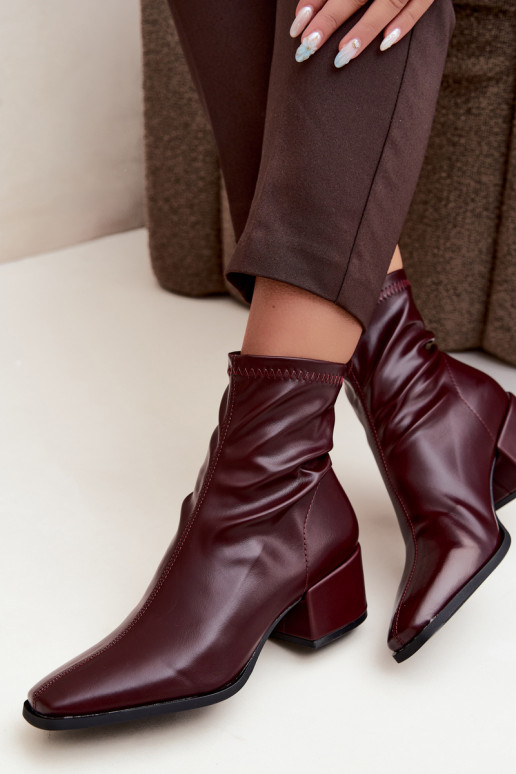 Botins femininos com salto tipo Klocek em couro sintético na cor bordô Rosley