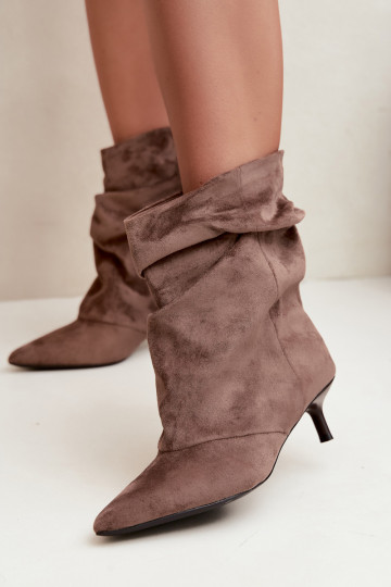 botins slouchy com salto na cor caqui Farren 2