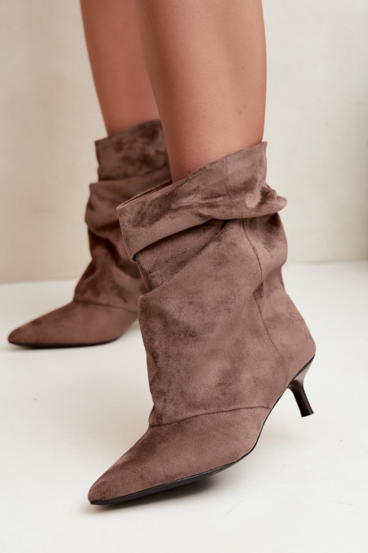 botins slouchy com salto na cor caqui Farren
