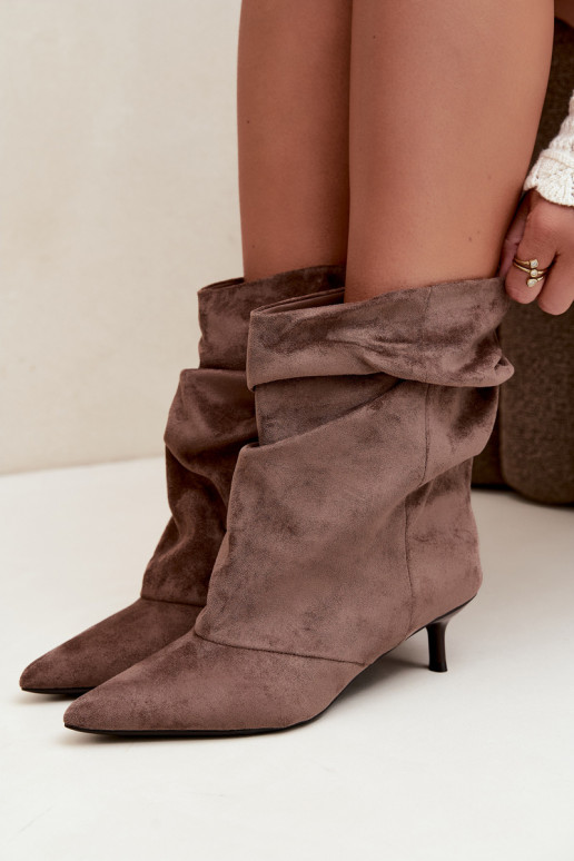 botins slouchy com salto na cor caqui Farren