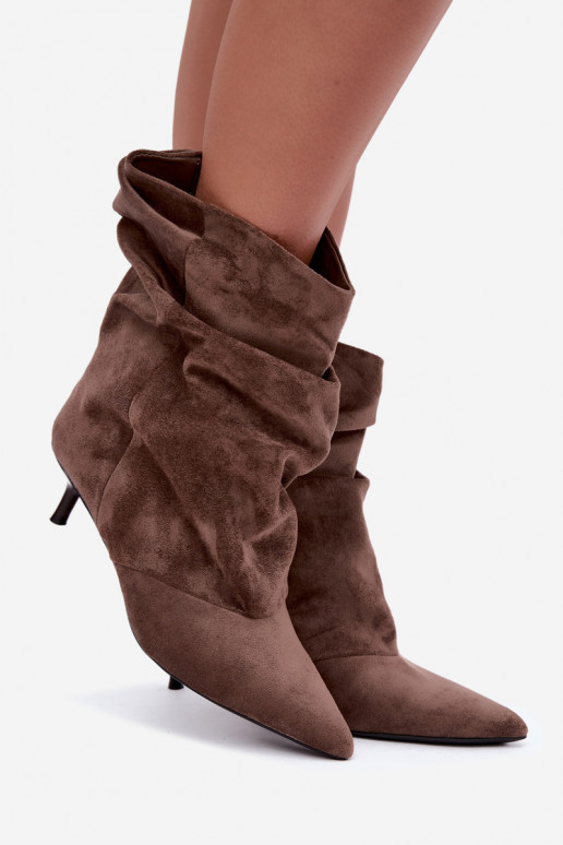 botins slouchy com salto na cor caqui Farren