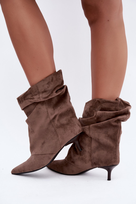 botins slouchy com salto na cor caqui Farren